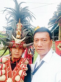 Baju adat Minahasa Tribe