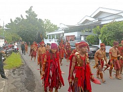Pawai di acara Tumotol Minahasa Tribe Bitung Sulawesi Utara dengan tarian adat Kabasaran